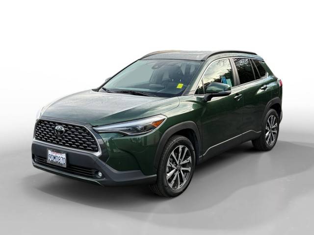 2022 Toyota Corolla Cross XLE FWD photo