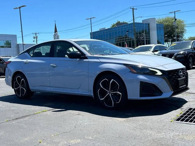 2023 Nissan Altima 2.5 SR AWD photo