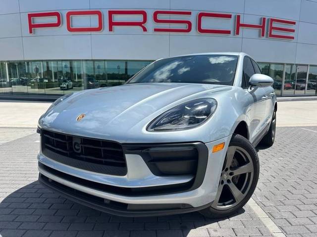 2023 Porsche Macan  AWD photo