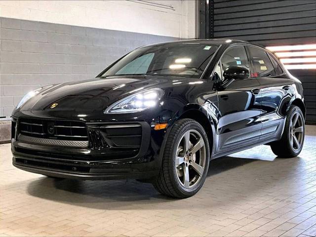 2023 Porsche Macan  AWD photo