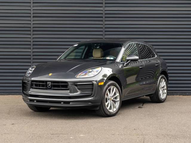 2023 Porsche Macan  AWD photo