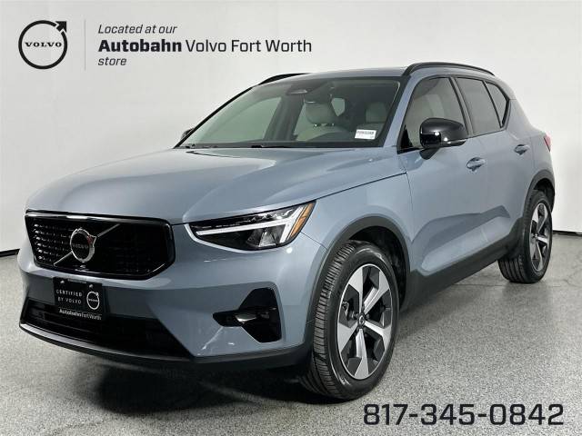 2023 Volvo XC40 Plus Dark Theme AWD photo