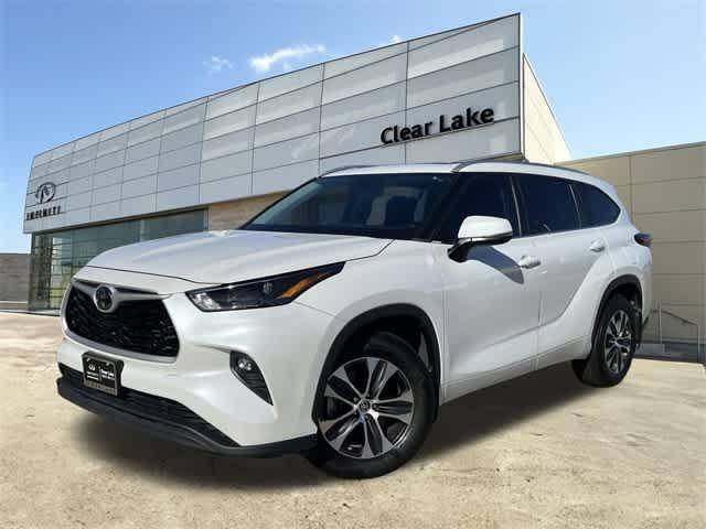 2023 Toyota Highlander XLE FWD photo