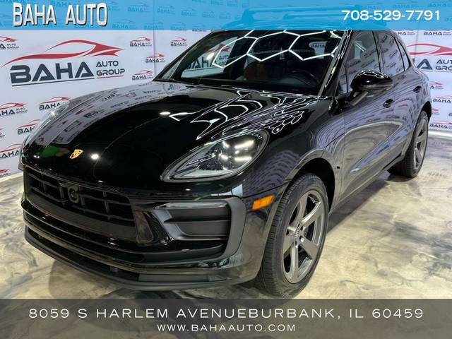 2023 Porsche Macan  AWD photo