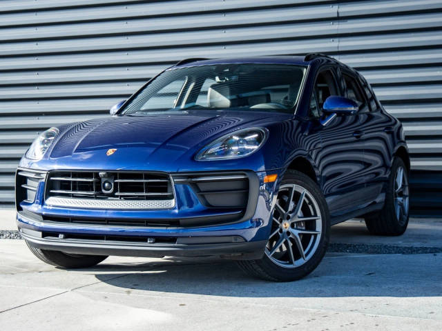 2023 Porsche Macan  AWD photo