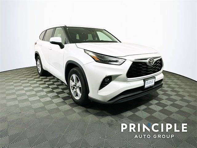 2023 Toyota Highlander LE FWD photo