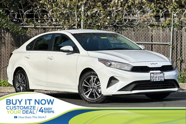 2023 Kia Forte LXS FWD photo