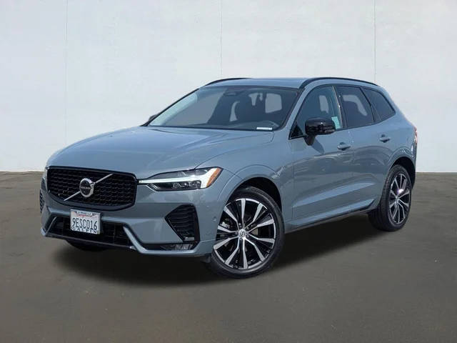 2023 Volvo XC60 Plus Dark Theme AWD photo