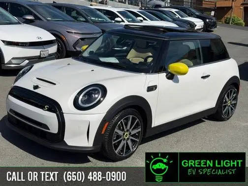 2023 MINI Hardtop 2 Door Cooper SE FWD photo