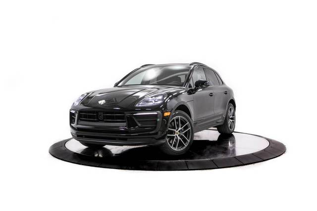 2023 Porsche Macan  AWD photo