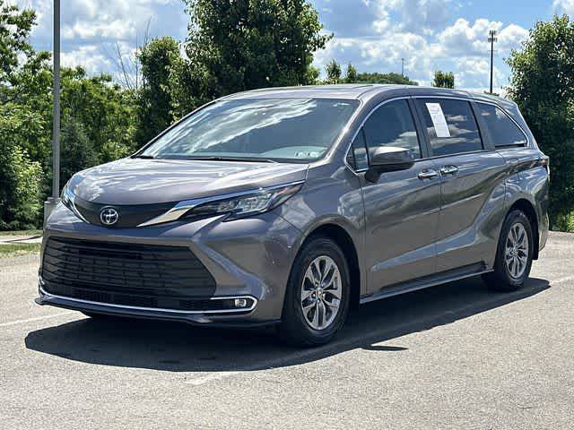 2023 Toyota Sienna XLE AWD photo