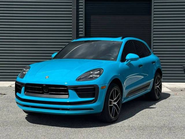 2023 Porsche Macan  AWD photo