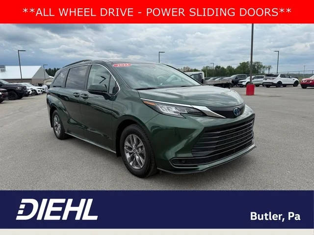 2023 Toyota Sienna LE AWD photo