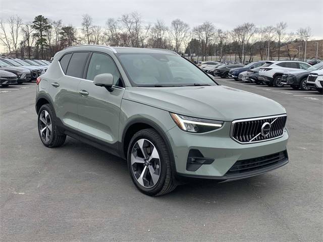 2023 Volvo XC40 Plus Bright Theme AWD photo