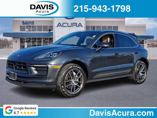2023 Porsche Macan  AWD photo