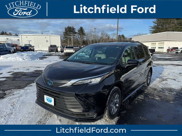 2023 Toyota Sienna LE FWD photo
