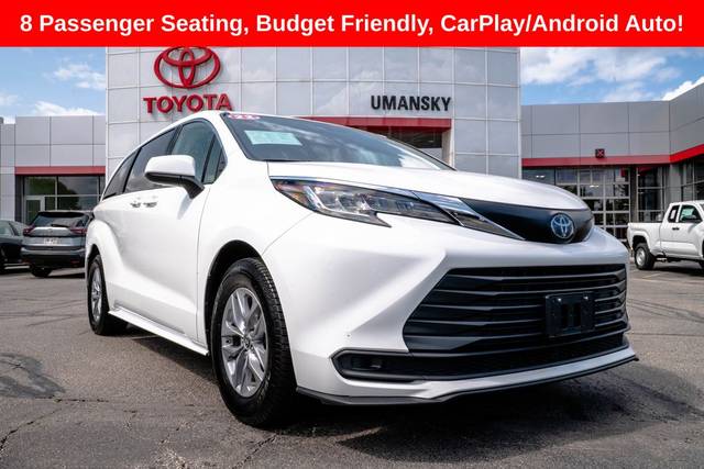 2022 Toyota Sienna LE FWD photo