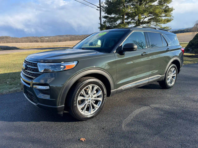 2022 Ford Explorer XLT 4WD photo