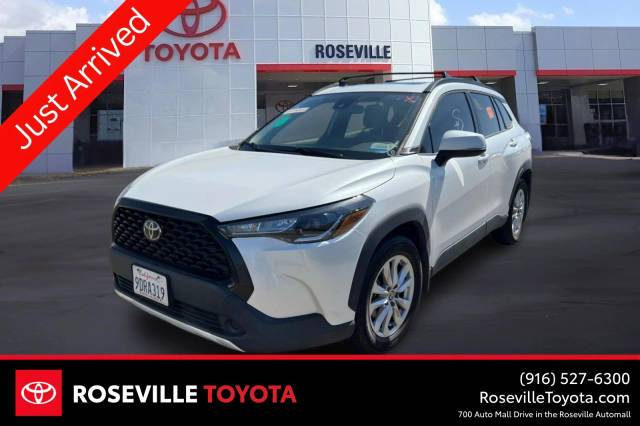 2022 Toyota Corolla Cross LE AWD photo