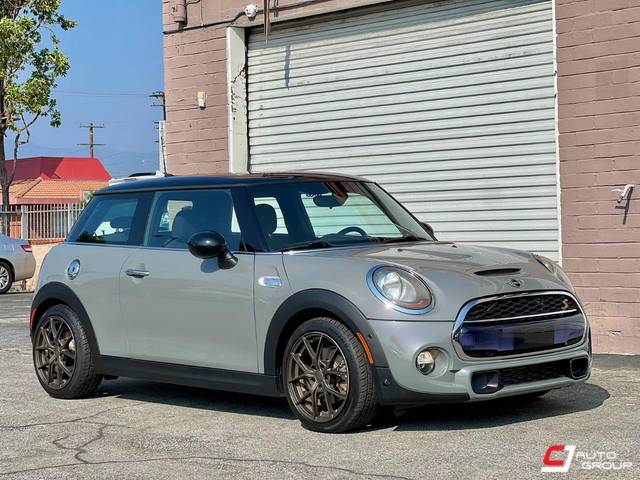 2015 MINI Hardtop 2 Door S FWD photo