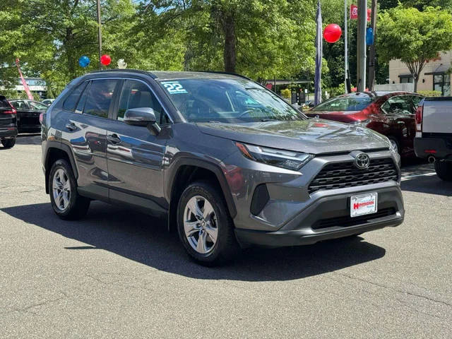 2022 Toyota RAV4 XLE AWD photo
