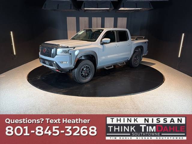 2023 Nissan Frontier PRO-4X 4WD photo