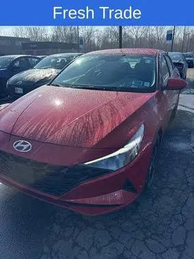 2023 Hyundai Elantra SEL FWD photo