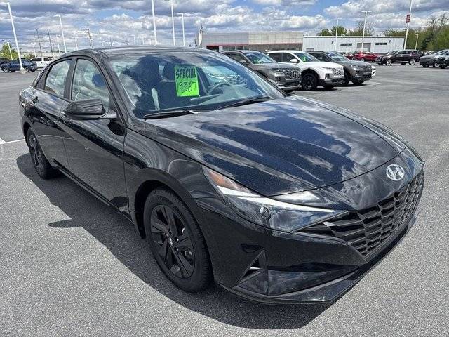 2023 Hyundai Elantra SEL FWD photo