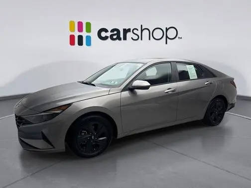 2023 Hyundai Elantra SEL FWD photo