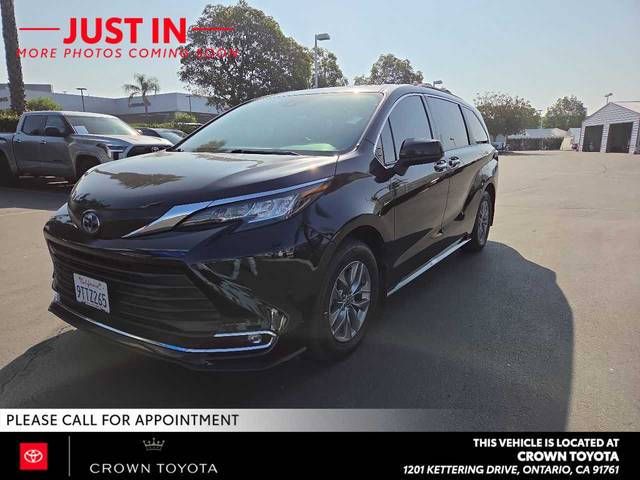 2023 Toyota Sienna XLE FWD photo