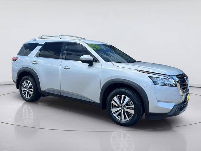 2023 Nissan Pathfinder SL FWD photo
