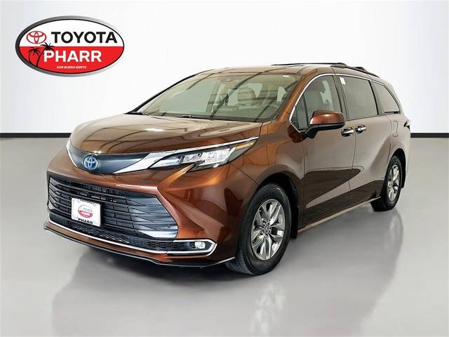 2023 Toyota Sienna XLE FWD photo