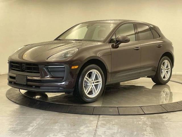 2023 Porsche Macan  AWD photo