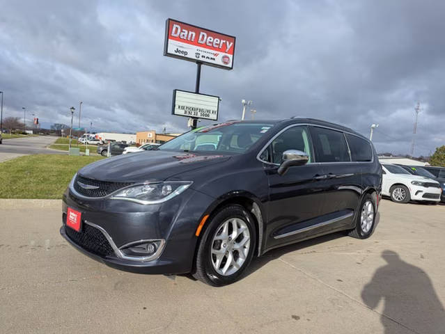 2020 Chrysler Pacifica Minivan Limited FWD photo