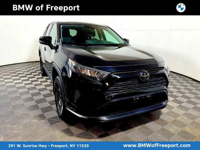 2022 Toyota RAV4 LE AWD photo