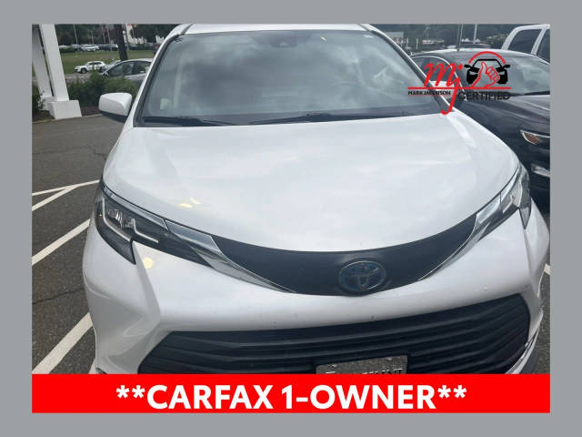 2023 Toyota Sienna XLE FWD photo