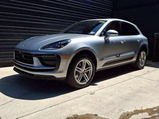 2023 Porsche Macan AWD photo