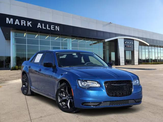 2022 Chrysler 300 Touring RWD photo