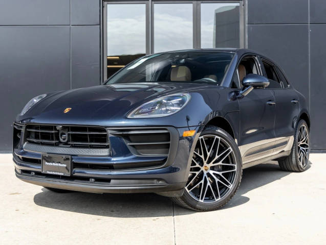 2023 Porsche Macan  AWD photo