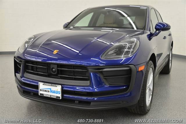 2023 Porsche Macan AWD photo