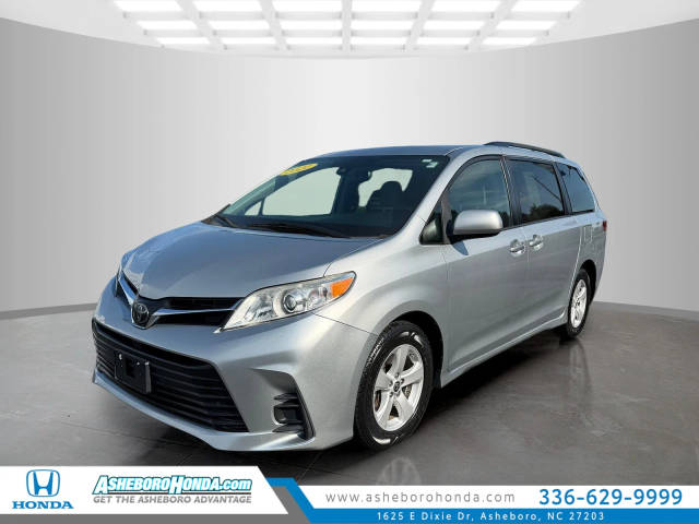 2020 Toyota Sienna LE Auto Access Seat FWD photo