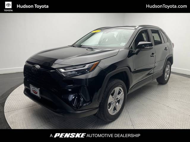 2022 Toyota RAV4 XLE AWD photo
