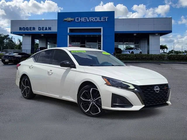 2023 Nissan Altima 2.5 SR FWD photo