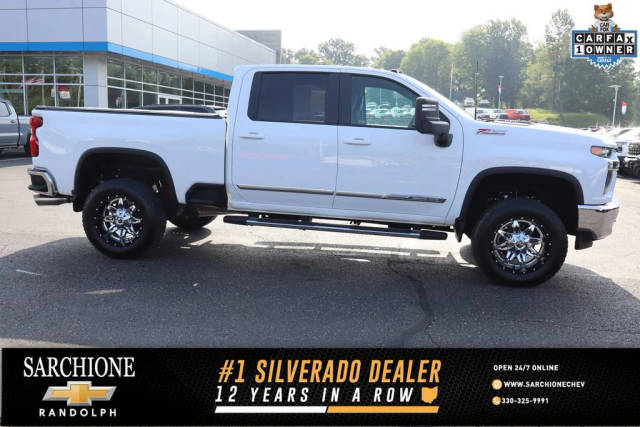 2023 Chevrolet Silverado 3500HD LT 4WD photo