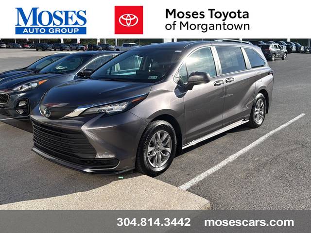 2023 Toyota Sienna LE AWD photo