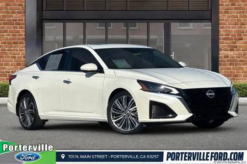 2023 Nissan Altima 2.5 SL FWD photo