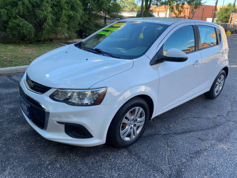 2017 Chevrolet Sonic LT FWD photo