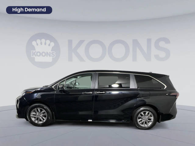 2023 Toyota Sienna XLE FWD photo