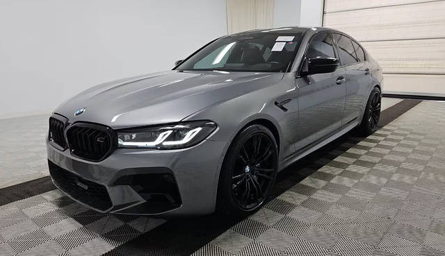 2023 BMW M5  AWD photo