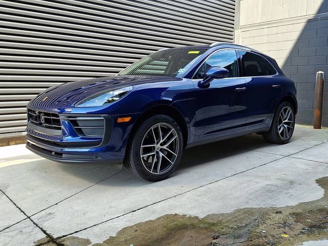 2023 Porsche Macan AWD photo
